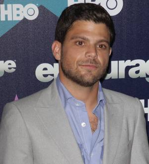 Jerry Ferrara lends a hand to 9/11 cause