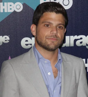 Jerry Ferrara lends a hand to 9/11 cause