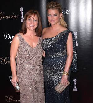 Jessica Simpson's mum engaged - report