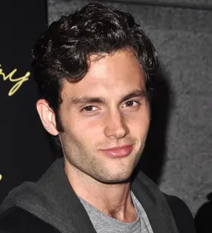 Penn Badgley and Zoe Kravitz spotted kissing