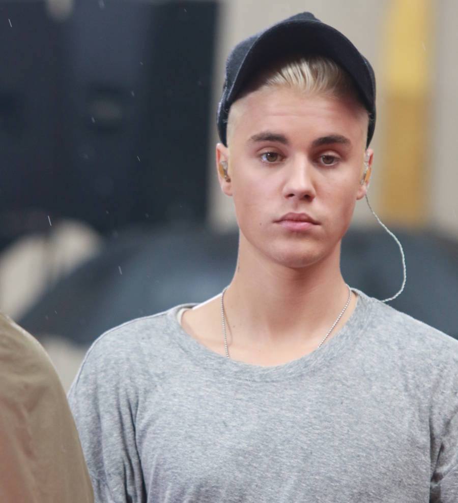 Justin Bieber strips off for Iceland swim