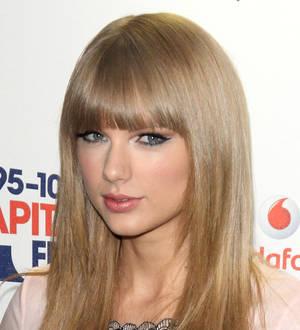 Taylor Swift scoops top prize at fragrance awards