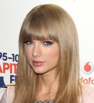 Taylor Swift scoops top prize at fragrance awards