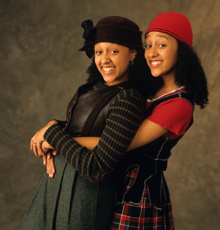 5 Iconic ‘90s Sitcom Fashion Moments We (Still) Love!