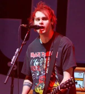5 Seconds of Summer star returns to the stage after fire