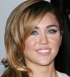 Miley Cyrus and Kelly Osbourne in fundraising race