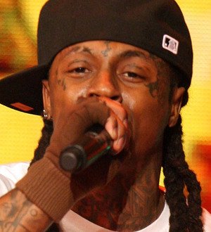 Lil Wayne recovering from shoulder injury