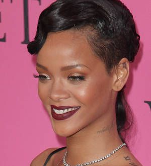 Rihanna ignored friends while making album