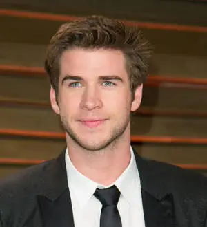 Liam Hemsworth injures ankle on Mockingjay set