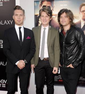 Hanson celebrate 21st anniversary at New York gig