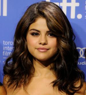Selena Gomez honoured at Glamour awards