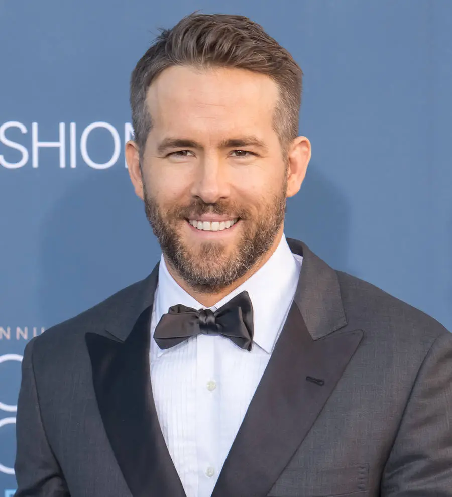 Ryan Reynolds gushes about daughters as he accepts Hasty Pudding honor