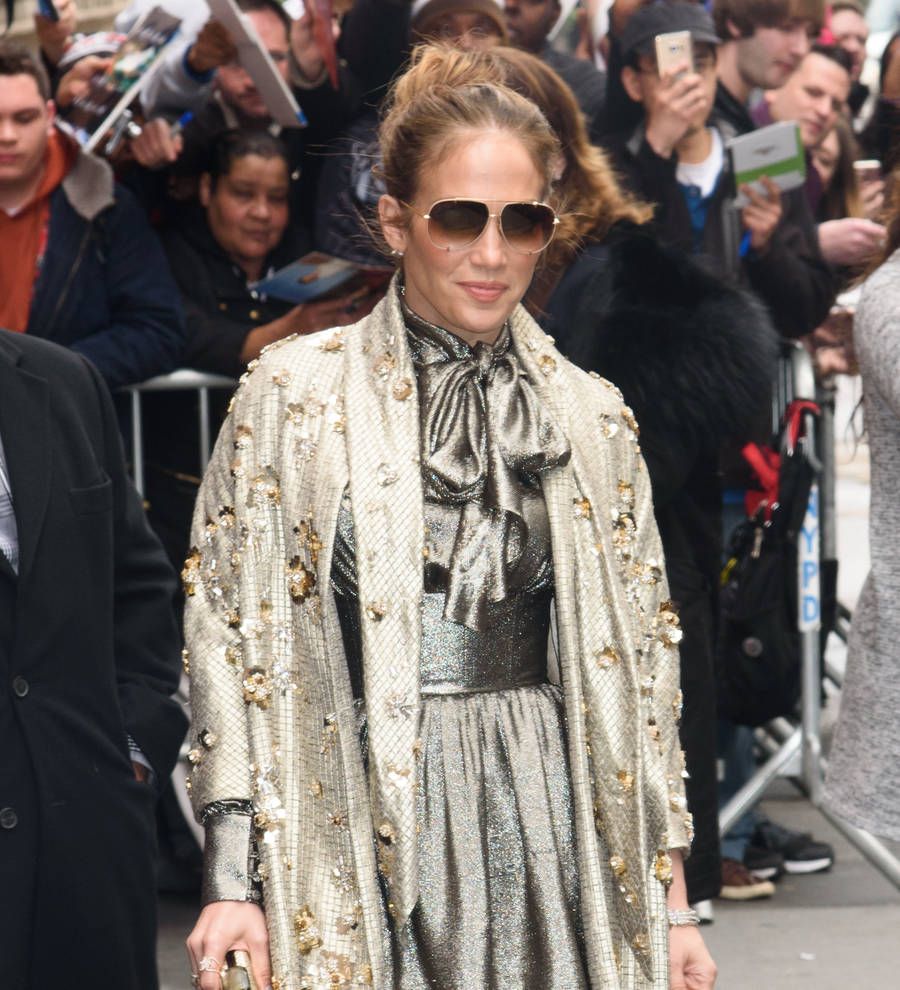 Jennifer Lopez suffered black eye when microphone fell on her face