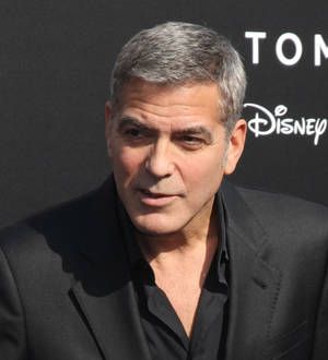 George Clooney handcuffs himself to outgoing TV host David Letterman