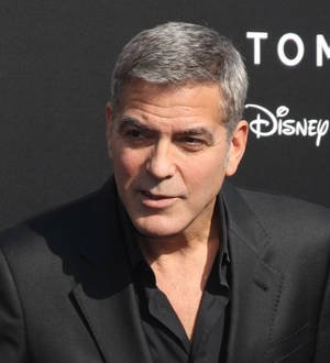 George Clooney handcuffs himself to outgoing TV host David Letterman