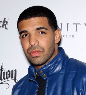 Drake lands souvenir from hockey star