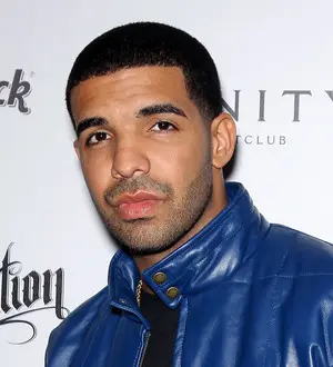 Drake lands souvenir from hockey star