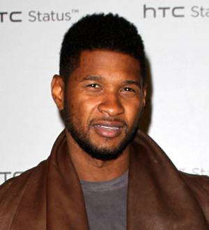 Usher suffers wardrobe malfunction at Clinton concert