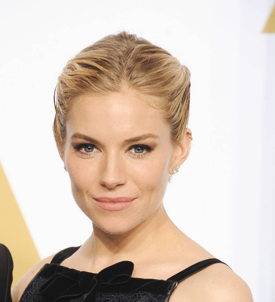Sienna Miller quit Broadway role over pay dispute