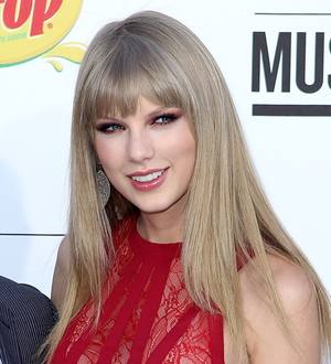Taylor Swift gets approval from Kennedy clan