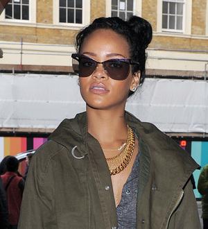 Rihanna rocks new pixie cut for MTV VMAs