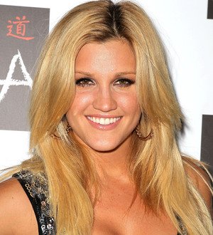 Ashley Roberts recovering from appendix surgery