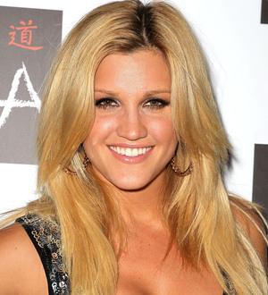 Ashley Roberts recovering from appendix surgery