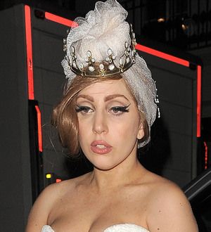 Lady Gaga shaves head in tribute to Terry Richardson's mother