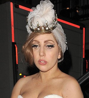 Lady Gaga shaves head in tribute to Terry Richardson's mother