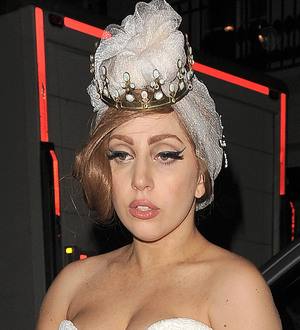 Lady Gaga shaves head in tribute to Terry Richardson's mother