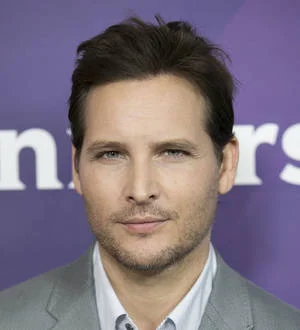 Peter Facinelli surprises Comic-Con as he joins Supergirl cast