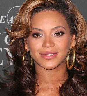 New mum Beyonce gets glam on second consecutive night out