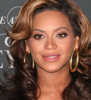 New mum Beyonce gets glam on second consecutive night out