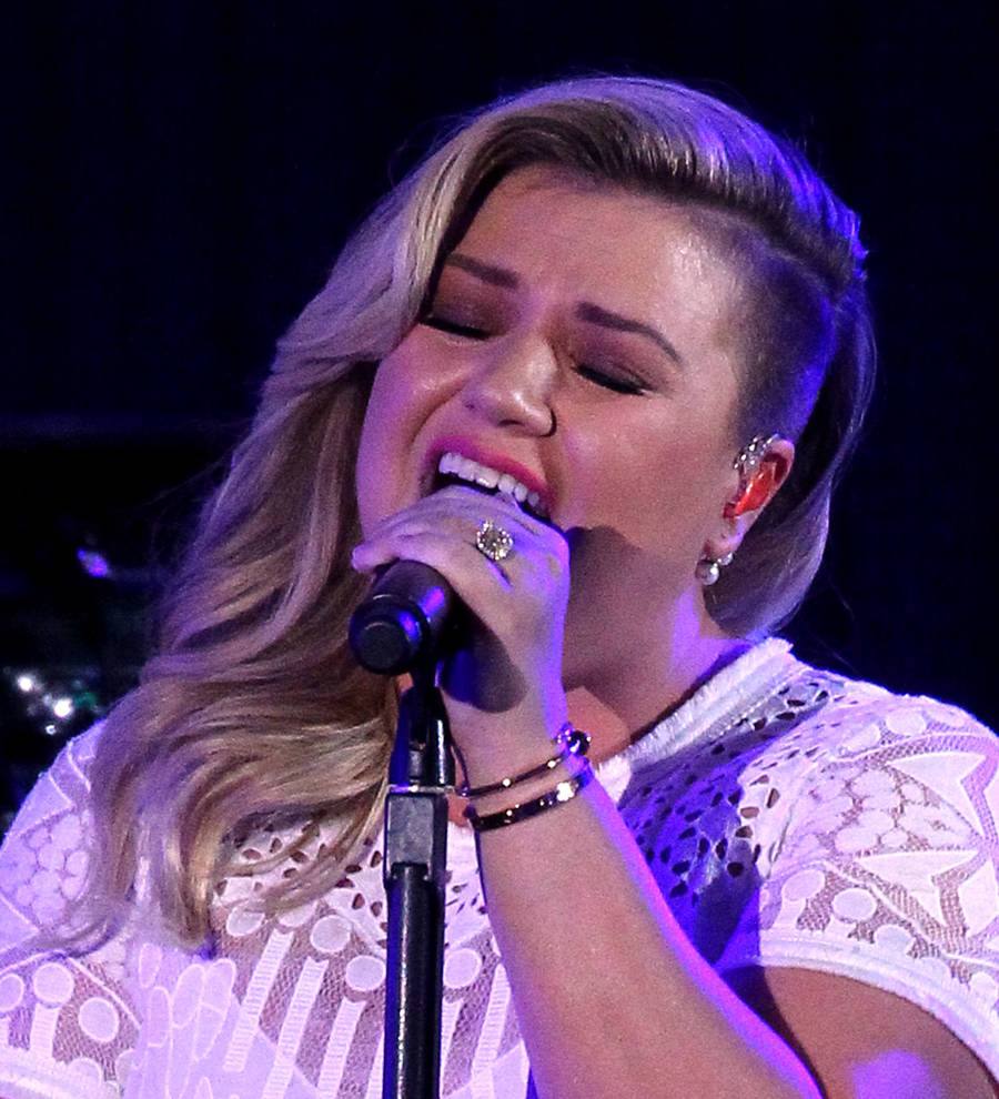 Kelly Clarkson cancels tour