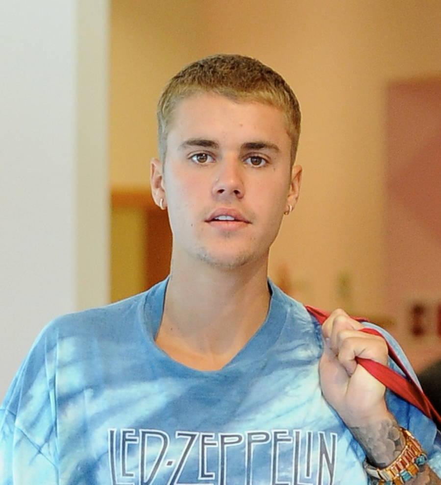 Man lunges at Justin Bieber at German nightclub
