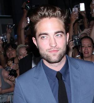 Robert Pattinson disassociates himself from tabloid stories