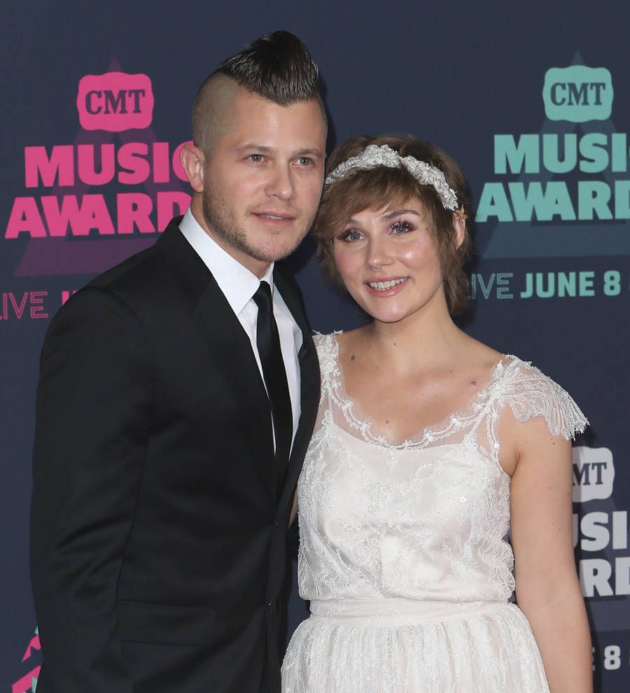 Singer/actress Clare Bowen weds
