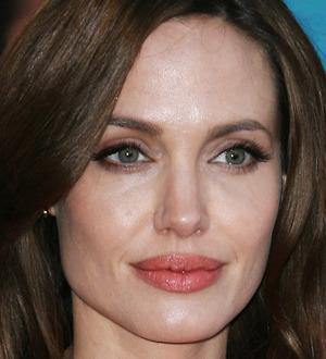 Angelina Jolie goes natural for fashion shoot