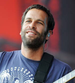 Jack Johnson dedicates Bonnaroo set to Mumford star