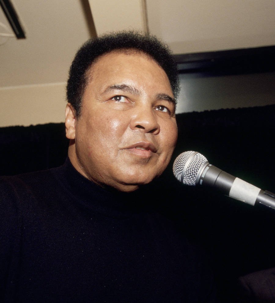 Muhammad Ali's son planning to sue over airport detainment