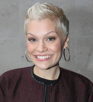 Jessie J warns of dangers of social media