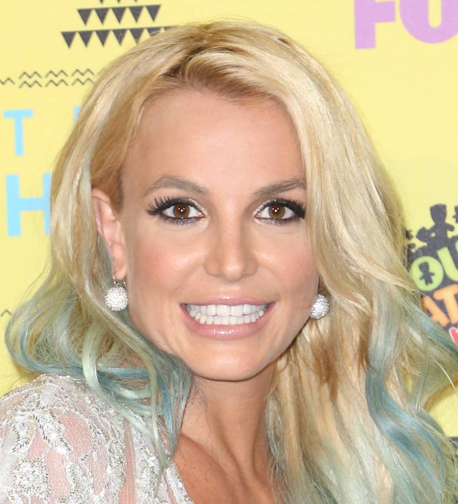 Britney Spears raffling off VMAs costume for Louisiana flood relief