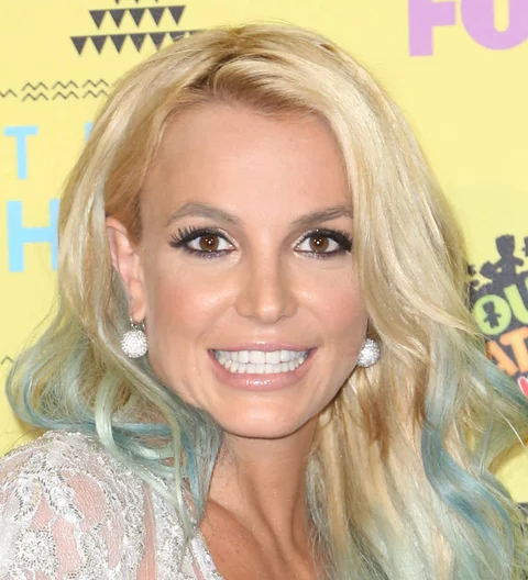 Britney Spears raffling off VMAs costume for Louisiana flood relief