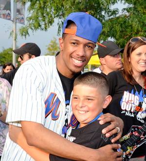 Nick Cannon attempts hugging world record