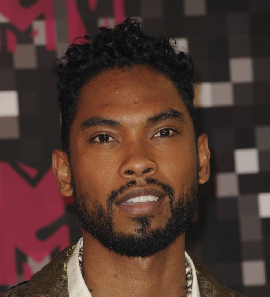 Miguel surprises fans with star-studded gig