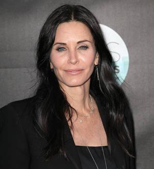 Courteney Cox breaks wrist on vacation