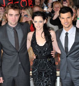 Breaking Dawn tops box office