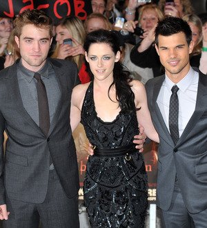 Breaking Dawn tops box office