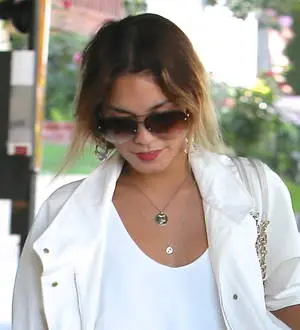 Vanessa Hudgens supports boyfriend after mum's death