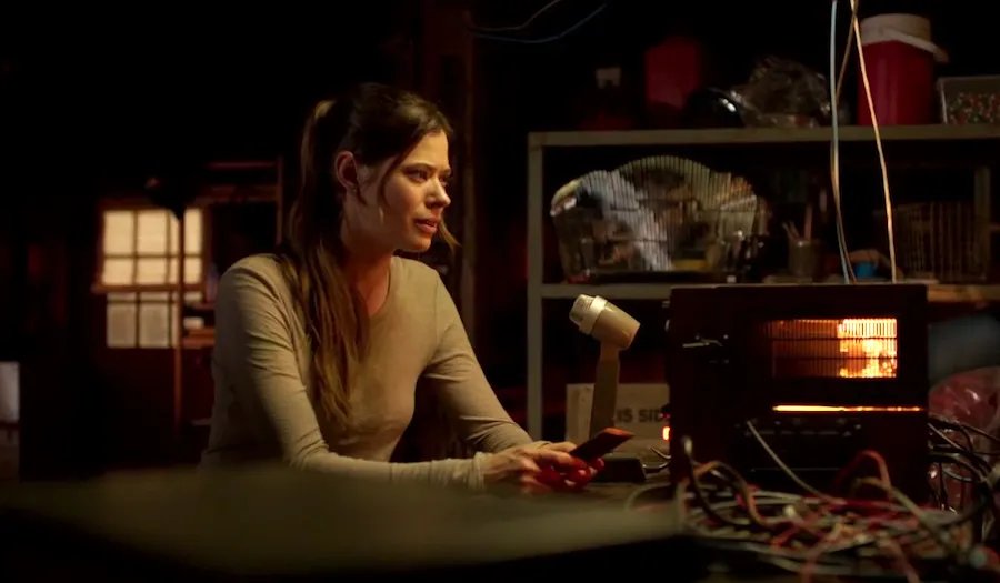 Past Meets Present In The CW's "Frequency"!